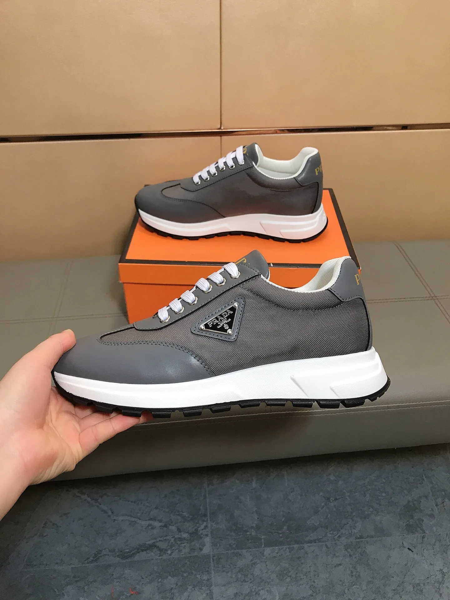 Ex-factory price 400 💎💎🆕Prada's latest casual and fashionable men's shoes👟hot style💥simple and elegant style, exclusive for trendy men. Unique latest brand elements👑, fashionable and generous, imported cowhide leather splicing breathable fabrics, comfortable lining + sheepskin feet, super comfortable and wear-resistant outsole, classic model taken in kind, code number: 38-44